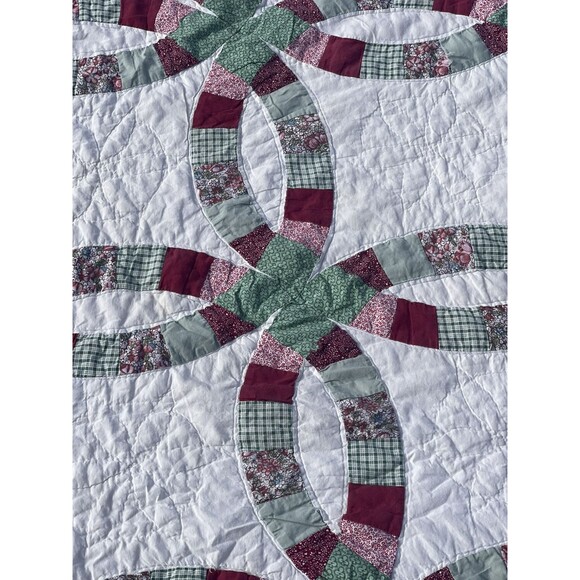 Vintage double wedding Ring patchwork Quilt Scalloped edging 77"x93" Red green - Picture 3 of 10